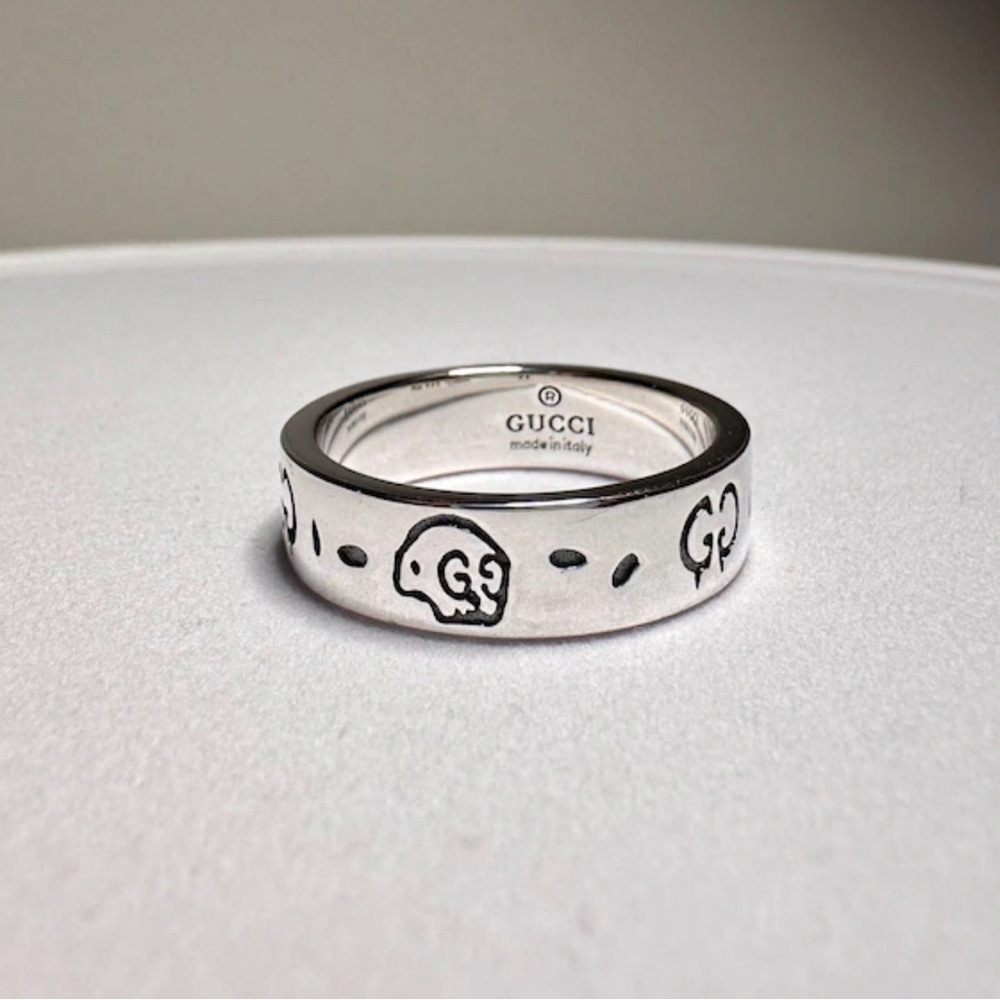 Authentic Gucci Silver Men's Ring in Nice Condition.